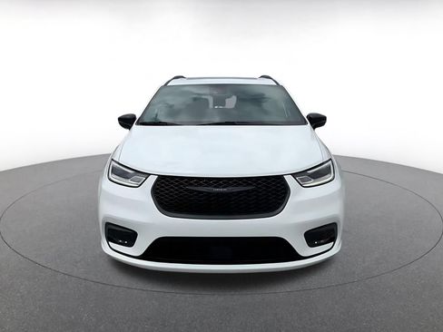 Used 2025 Chrysler Pacifica Limited FWD image 4