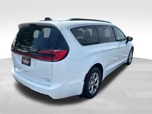Used 2023 Chrysler Pacifica Limited w/ Uconnect Theater Family Group AWD/4WD image 6