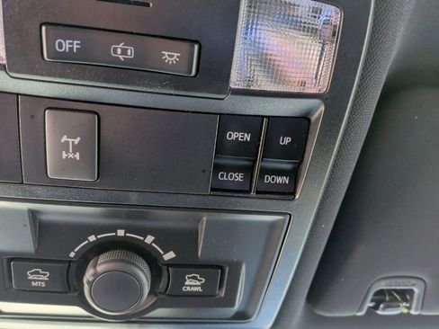 Used 2018 Toyota Tacoma TRD Off-Road image 31