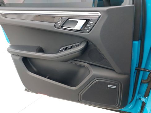 Used 2022 Porsche Macan w/ Premium Package Plus image 29