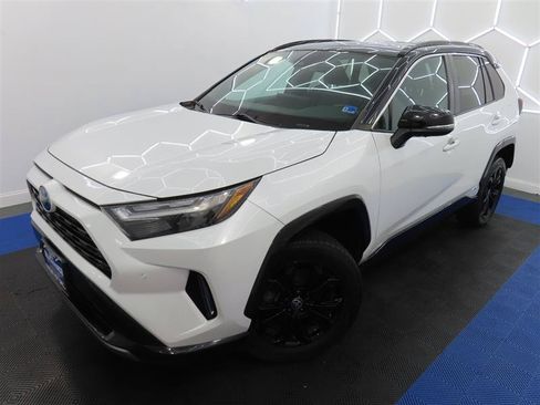 Used 2023 Toyota RAV4 XSE AWD/4WD image 4