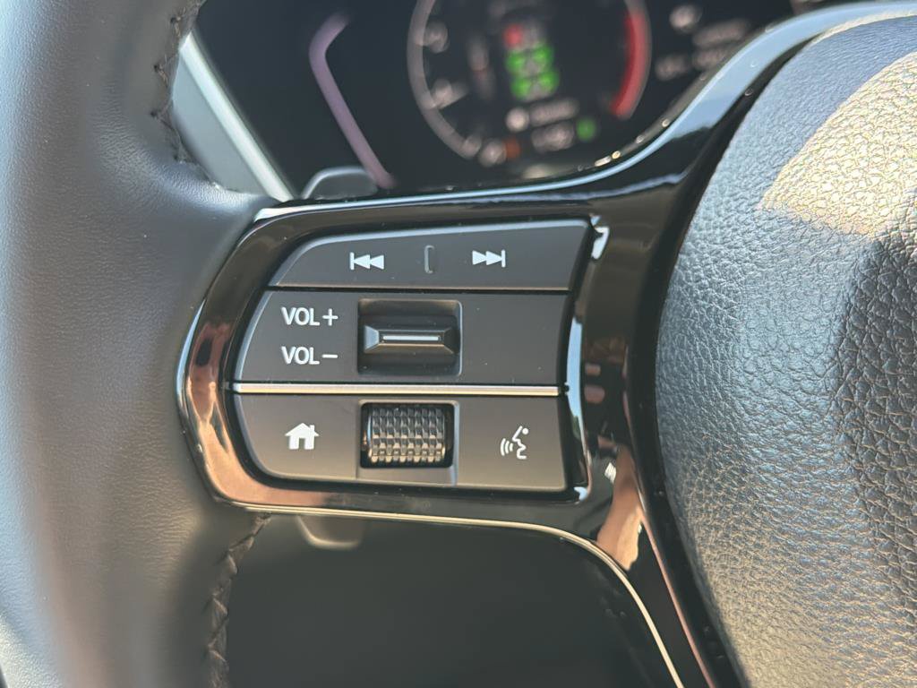 Used 2025 Honda Pilot Touring image 12