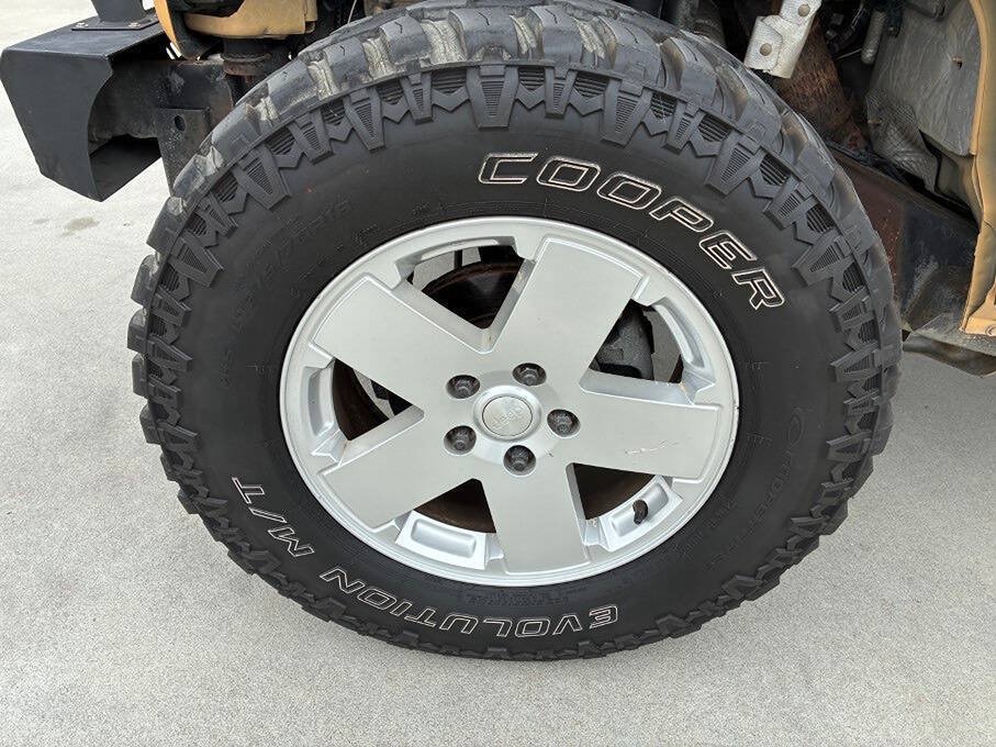 Used 2013 Jeep Wrangler Sport AWD/4WD image 36