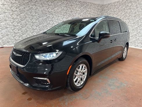 Used 2022 Chrysler Pacifica Touring-L image 3