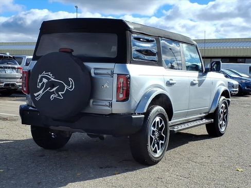 Used 2023 Ford Bronco Outer Banks image 5