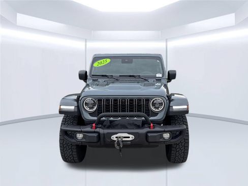 Used 2025 Jeep Gladiator Rubicon AWD/4WD image 2
