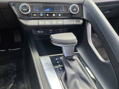 Certified 2024 Hyundai Elantra SEL FWD image 17