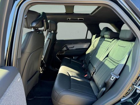 Used 2025 Land Rover Range Rover Sport SE image 8