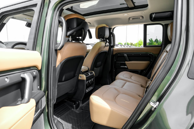 New 2026 Land Rover Defender 110 S AWD/4WD image 41