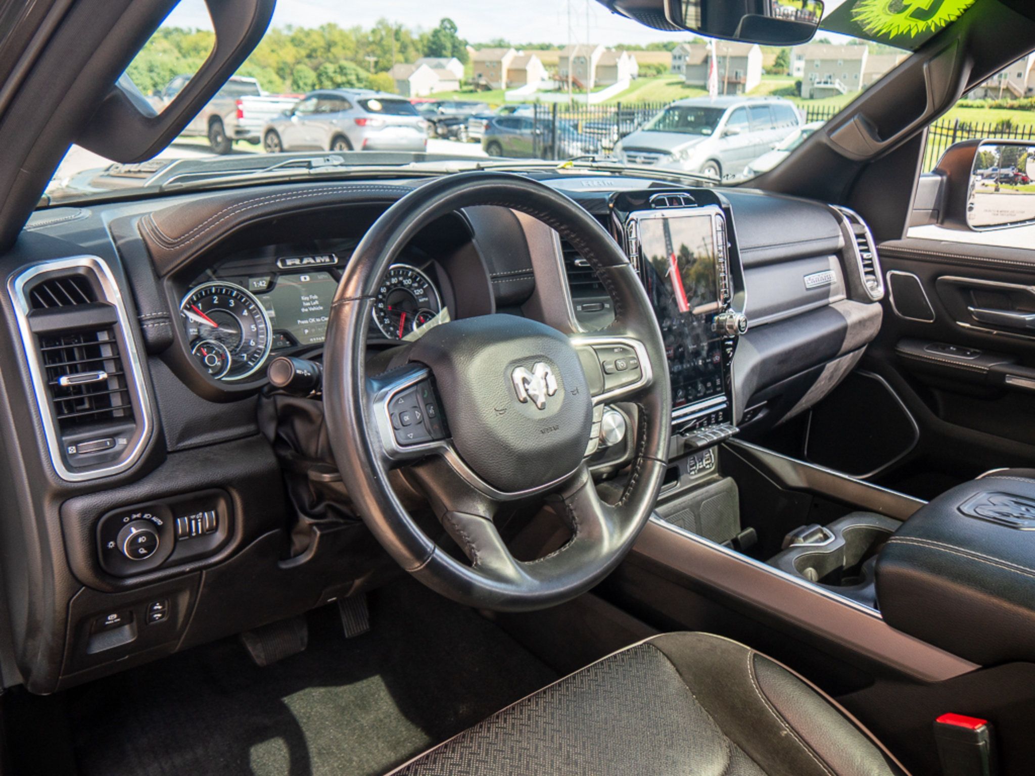 Used 2023 RAM 1500 Laramie AWD/4WD image 13