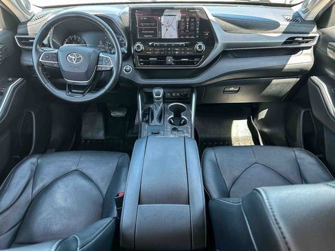 Used 2020 Toyota Highlander Limited image 11