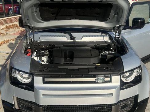 Used 2022 Land Rover Defender 90 X-Dynamic S image 37