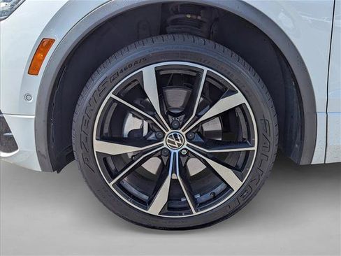 Used 2022 Volkswagen Tiguan SEL R-Line AWD/4WD image 9