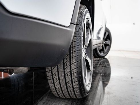 Used 2021 Jeep Grand Cherokee L Laredo image 41