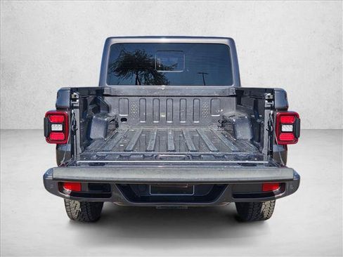 Used 2021 Jeep Gladiator Overland AWD/4WD image 6