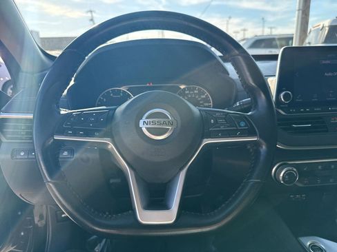 Used 2021 Nissan Altima 2.5 SV w/ SV Premium Package image 16