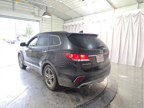 Used 2018 Hyundai Santa Fe SE image 11