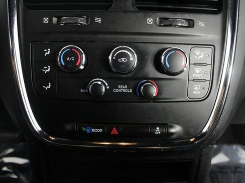 Used 2020 Dodge Grand Caravan SE image 5