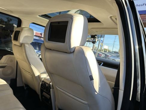 Used 2011 Land Rover Range Rover Sport Supercharged image 16