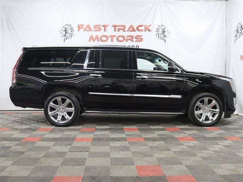 Used 2018 Cadillac Escalade ESV Luxury AWD/4WD image 4
