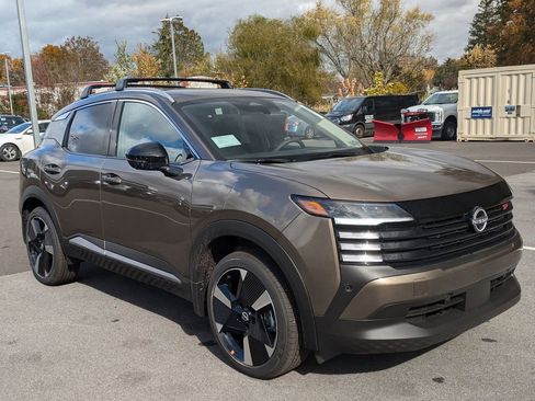 New 2026 Nissan Kicks SR w/ SR Premium Package image 3