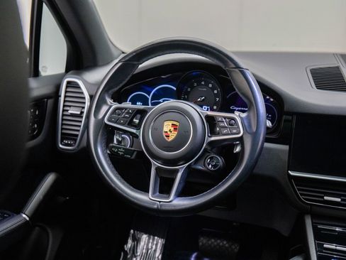 Certified 2023 Porsche Cayenne Platinum Edition image 12