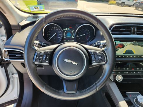 Used 2020 Jaguar F-PACE Premium AWD/4WD image 18