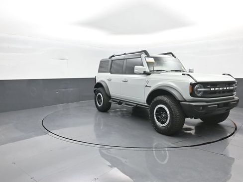 Certified 2023 Ford Bronco Outer Banks w/ Sasquatch Package AWD/4WD image 2