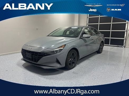 Used 2022 Hyundai Elantra SEL w/ Cargo Package FWD image 1
