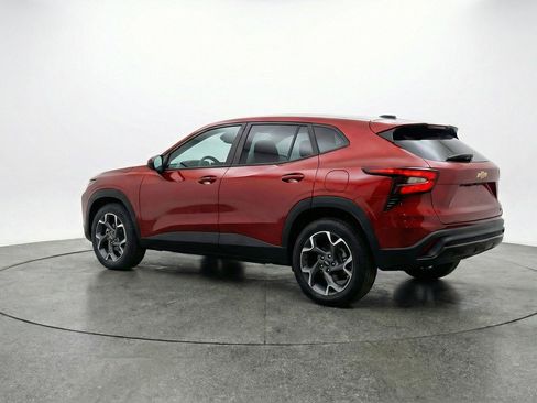 Used 2025 Chevrolet Trax LT FWD image 6