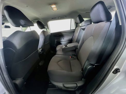 Used 2021 Toyota Highlander LE AWD/4WD image 22