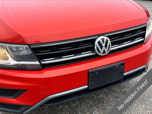 Used 2018 Volkswagen Tiguan SE AWD/4WD image 24