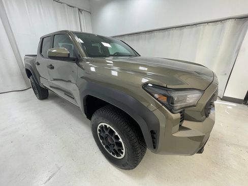 Used 2026 Toyota Tacoma TRD Off-Road AWD/4WD image 3