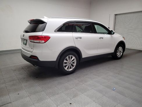 Used 2016 Kia Sorento LX w/ LX Convenience Package image 10