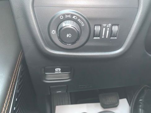 Used 2024 Jeep Grand Cherokee L Summit AWD/4WD image 28