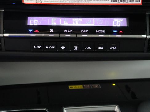 Used 2025 Toyota Sienna LE image 20