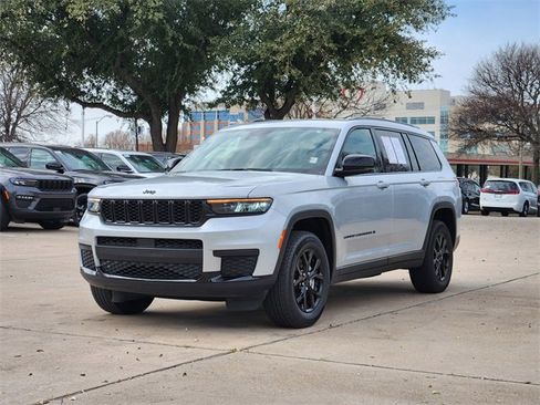 Used 2024 Jeep Grand Cherokee L Laredo image 3