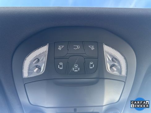 Used 2025 Chrysler Pacifica Limited image 75