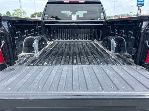 Used 2023 Chevrolet Silverado 1500 LT AWD/4WD image 7