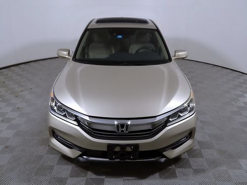 Used 2017 Honda Accord EX image 4