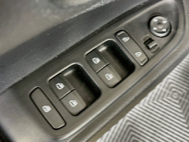 Used 2025 Hyundai Venue SEL FWD image 19