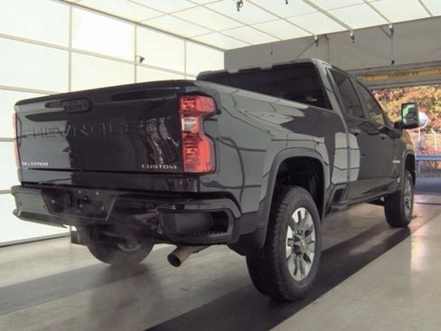 Used 2024 Chevrolet Silverado 2500 Custom w/ Custom Convenience Package image 4