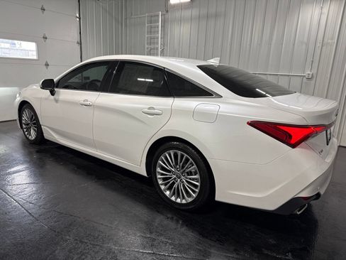 Used 2022 Toyota Avalon Limited w/ Advanced Safety Package FWD image 2