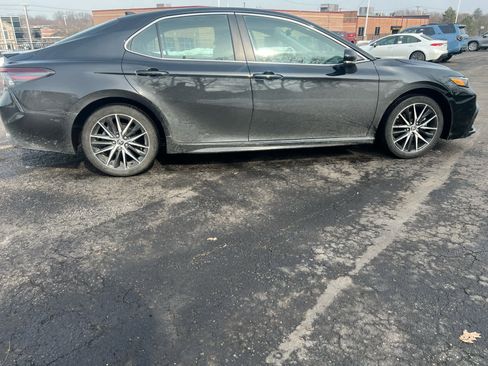 Used 2023 Toyota Camry SE image 10