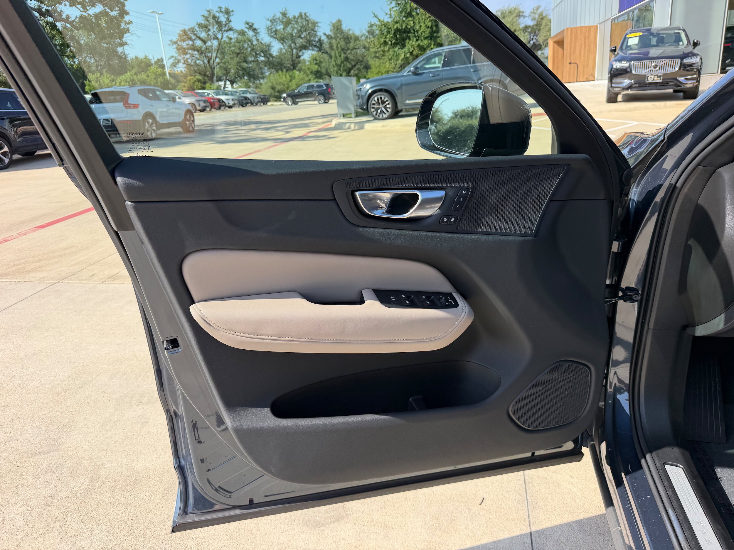 New 2026 Volvo XC60 B5 Plus w/ Protection Package Premier AWD/4WD image 16