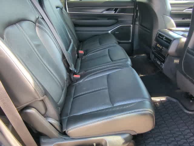 Certified 2024 Jeep Wagoneer L Series II w/ Flexible Seating Group AWD/4WD image 20