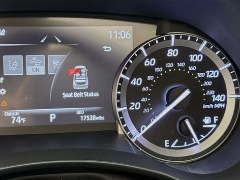 Used 2022 Toyota Highlander XLE image 12