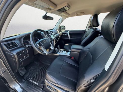Used 2018 Toyota 4Runner SR5 AWD/4WD image 11