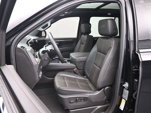 Used 2025 Chevrolet Tahoe High Country AWD/4WD image 20