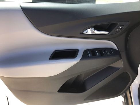 Used 2020 Chevrolet Equinox LS image 13